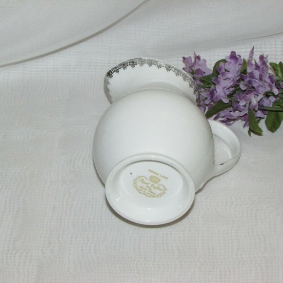 Royal Grafton Swan Lake Fine Bone China Creamer Vintage England - Picture 6 of 7